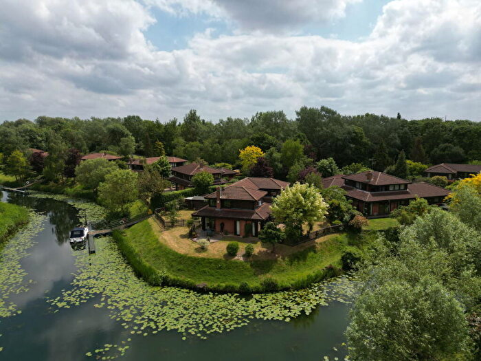 4 Bedroom Detached House For Sale In Thorpe Meadows, Peterborough, PE3