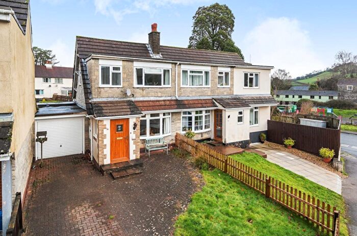 3 Bedroom Semi-Detached House For Sale In Market Close, Bampton, Tiverton, EX16