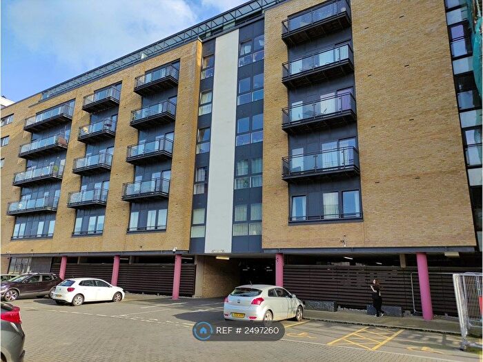 3 Bedroom Flat To Rent In Ferry Court, Cardiff, CF11