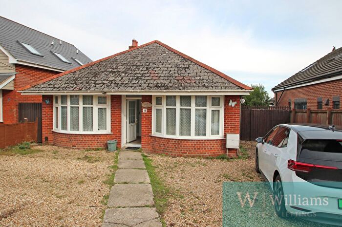 2 Bedroom Bungalow For Sale In Cowes Road, Newport, PO30