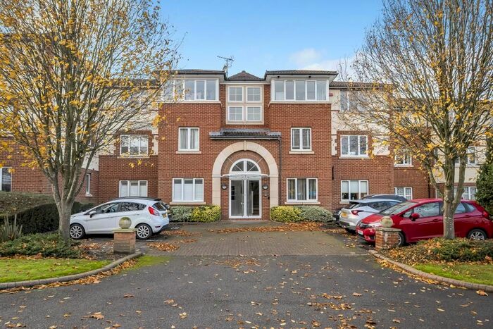 2 Bedroom Flat To Rent In Carlton Place, Northwood, HA6