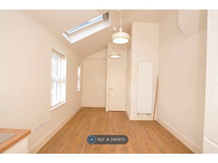 1 Bedroom Flat To Rent In High Road, London, N2