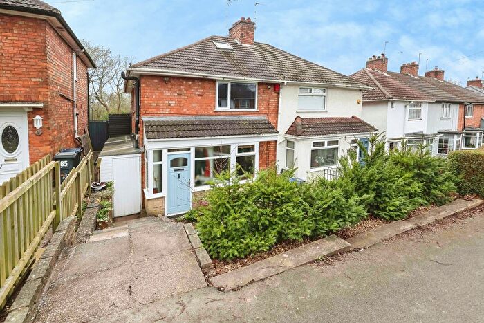 3 Bedroom Semi Detached House For Sale In Lyndworth Road, Birmingham, West Midlands, B30