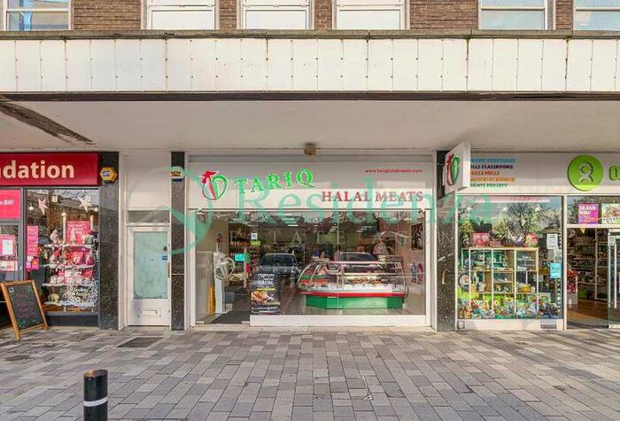 Restaurant Retail Property / Shop To Rent In Queensway, Crawley, RH10