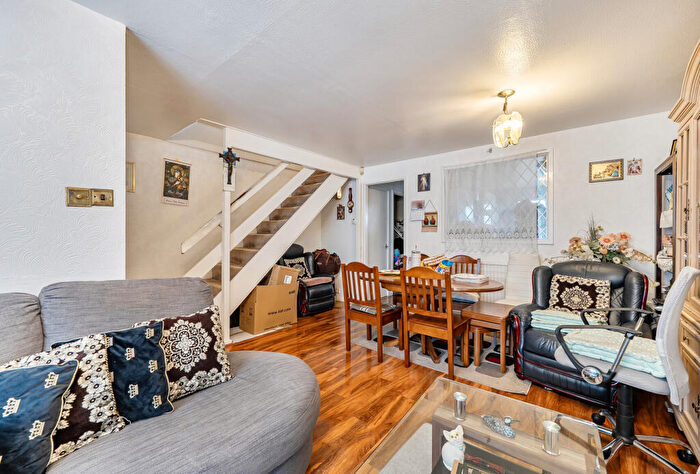 3 Bedroom Terraced House For Sale In Bisham Close, Carshalton, SM5