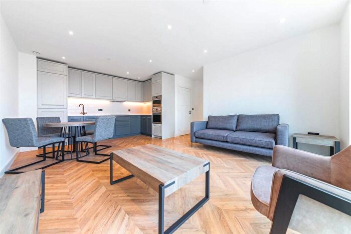 2 Bedroom Flat To Rent In Heritage Walk, Kingston, KT1