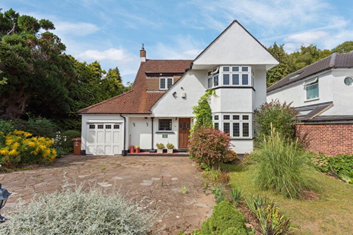 3 Bedroom Property For Sale In Carpenters Wood Drive, Chorleywood, WD3