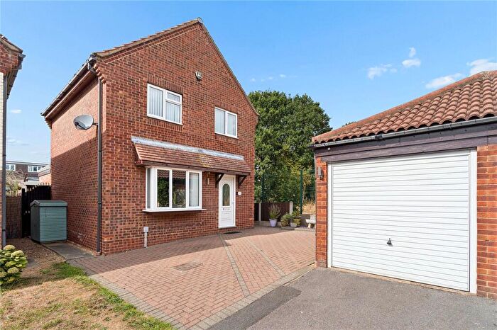 3 Bedroom Detached House For Sale In Fontwell Park Gardens, Hornchurch, RM12