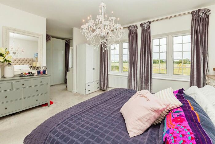 5 Bedroom Detached House For Sale In Edsell Crescent, Thame, OX9