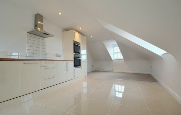 2 Bedroom Flat To Rent In Swanage, BH19