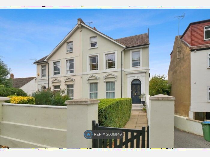 2 Bedroom Flat To Rent In Lansdowne Lane, London, SE7