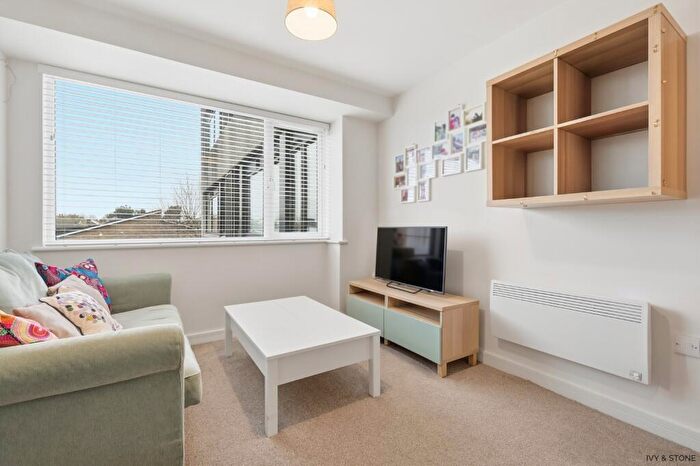 1 Bedroom Flat For Sale In Queens Moat House, St. Edwards Way, Romford, Greater London, RM1