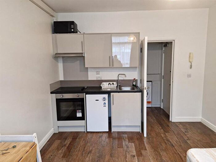 Studio To Rent In Rock Street, London, N4