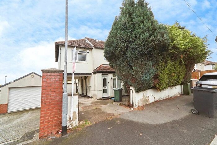 5 Bedroom Semi-Detached House For Sale In Easterly Crescent, Leeds, LS8