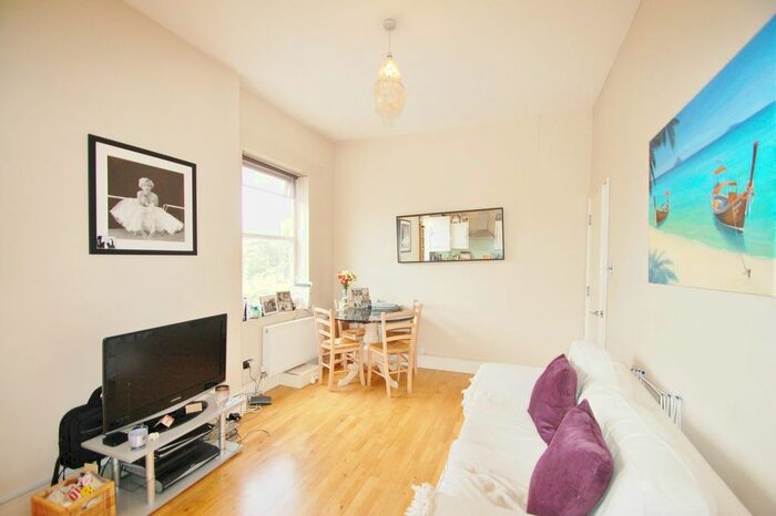 1 Bedroom Flat To Rent In Bedford Hill, Balham, SW12