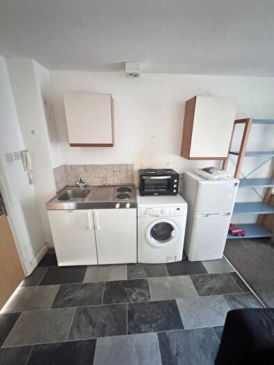 1 Bedroom Flat To Rent In Flat, Clarendon Road, Leeds, LS2