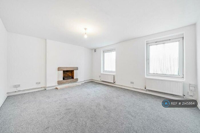 4 Bedroom Flat To Rent In Dagnall Park, London, SE25