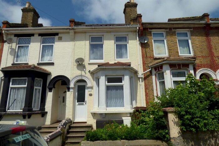 3 Bedroom Terraced House To Rent In Gordon Road, Strood, Rochester, ME2