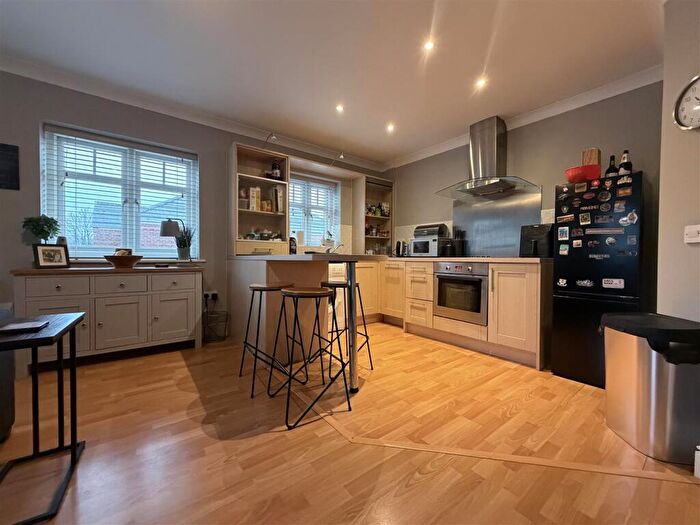 2 Bedroom Apartment For Sale In Brackenhurst Drive, Moortown, LS17