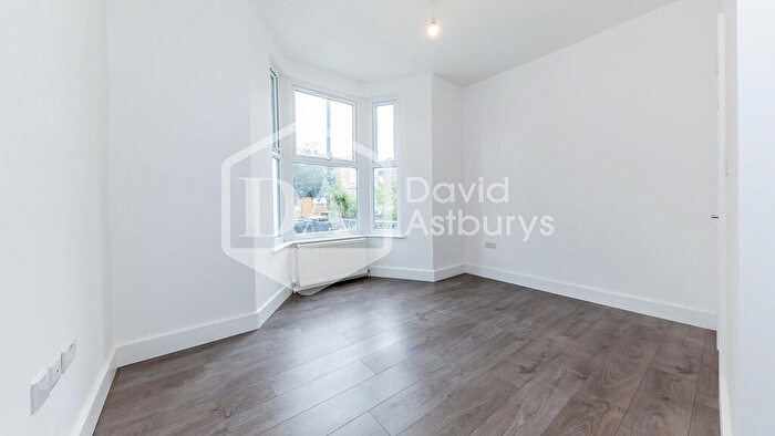 Apartment To Rent In West Green Road, Turnpike Lane, London, N15