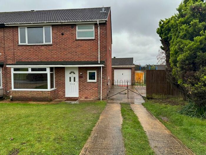 3 Bedroom Semi-Detached House To Rent In Bolingbroke Road, Swindon, SN2