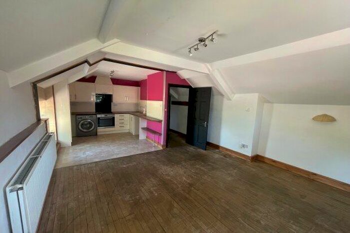 1 Bedroom Flat To Rent In Heol Cae Gurwen, Rhydaman, SA18