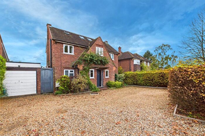 5 Bedroom Detached House For Sale In Oaken Grove, Maidenhead, Berkshire, SL6