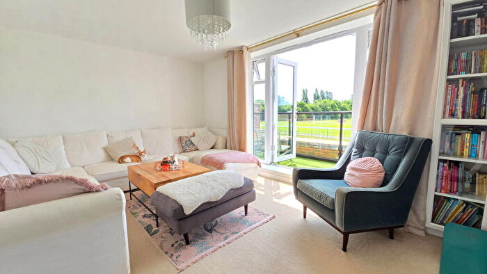 3 Bedroom Town House For Sale In Fetlock Drive, Newbury, RG14