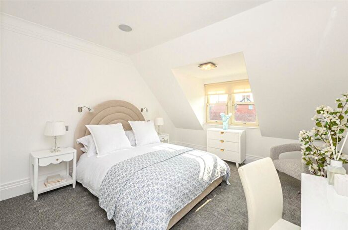 2 Bedroom Apartment For Sale In Walshaw Avenue, Colwyn Bay, Conwy, LL29