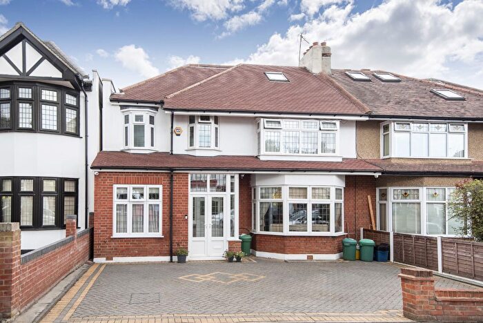 5 Bedroom Semi-Detached House For Sale In Greenheys Drive, South Woodford, London, E18