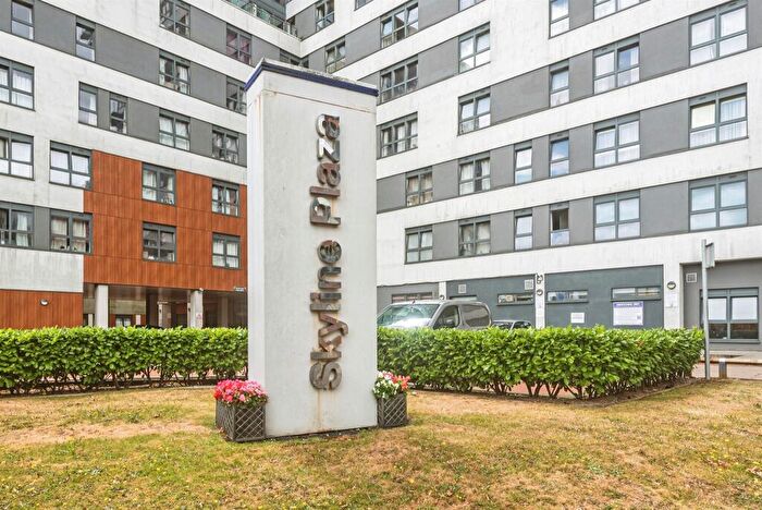 1 Bedroom Flat For Sale In Skyline Plaza, Basingstoke, RG21