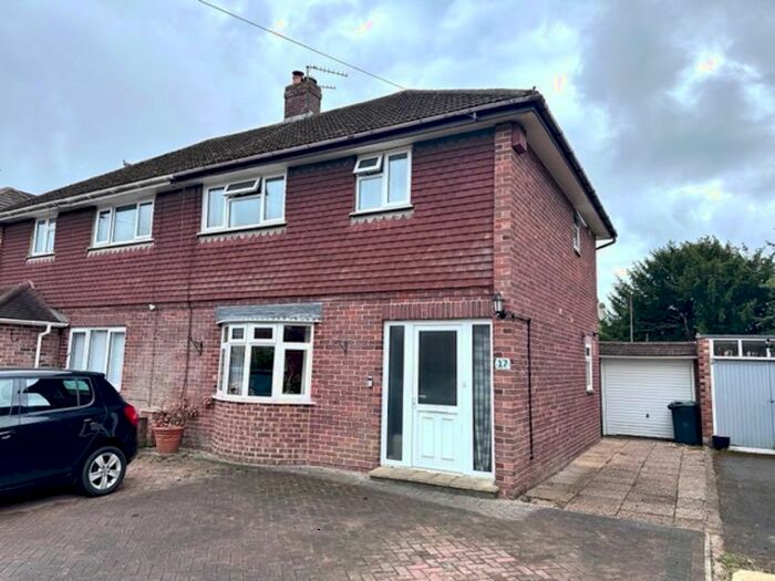 3 Bedroom Semi-Detached House To Rent In Roman Way, Bedhampton, Havant, PO9