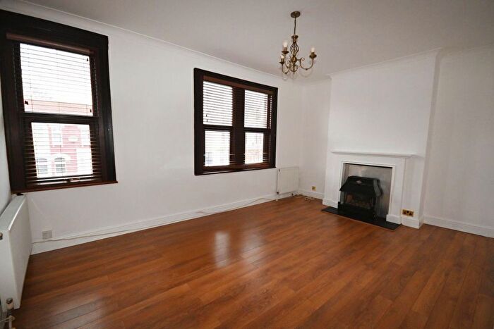 1 Bedroom Flat To Rent In Thorold Road, Ilford, IG1