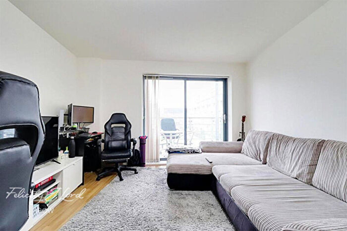 2 Bedroom Apartment To Rent In Heath Place, London, E3