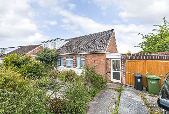 2 Bedroom Bungalow For Sale In Court View, Wick, Bristol, South Gloucestershire, BS30