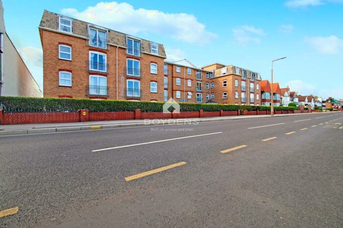 2 Bedroom Flat To Rent In Princes Esplanade, Walton On The Naze, CO14