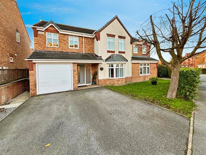 6 Bedroom Detached House For Sale In Javelin Close, Idle, Bradford, BD10