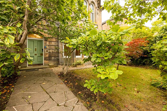 3 Bedroom Apartment For Sale In Queen's Crescent, Newington, Edinburgh, EH9
