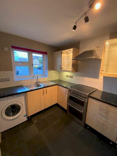 2 Bedroom Flat To Rent In Thornborough Avenue, Chelmsford, CM3