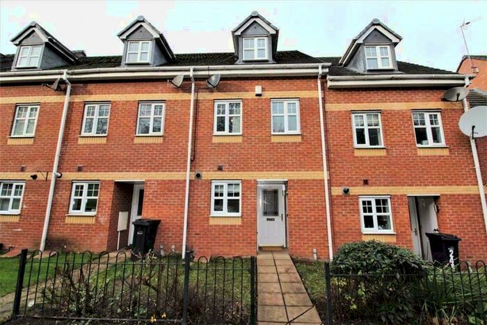 3 Bedroom Town House To Rent In Wrens Nest Road, Dudley, DY1