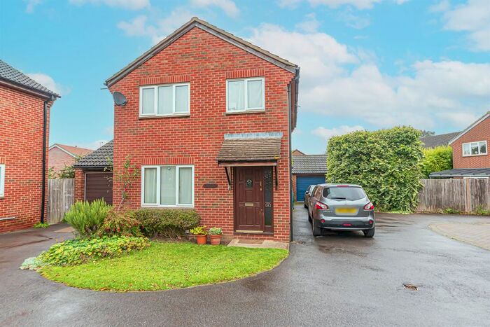 2 Bedroom Detached House To Rent In Opal Way, Wokingham, RG41