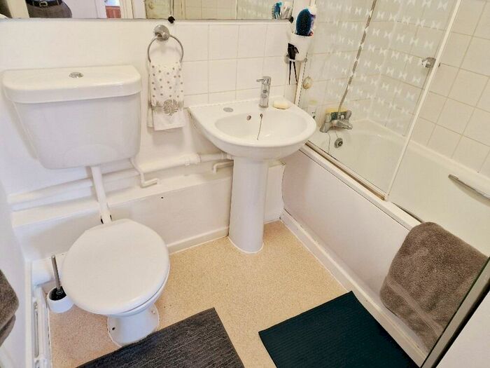1 Bedroom Flat To Rent In Dore Avenue, London, E12