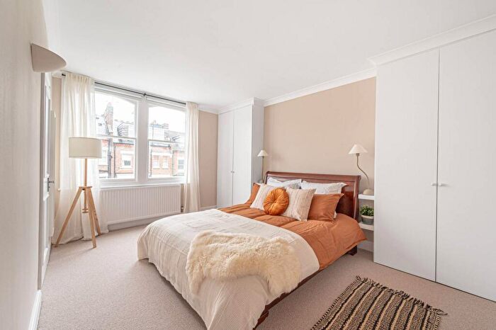 2 Bedroom Flat For Sale In Carlingford Road, Hampstead, London, NW3