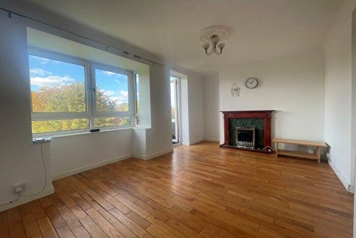 2 Bedroom Flat To Rent In Knights Hill, London, SE27