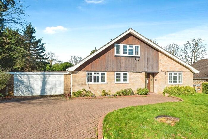 3 Bedroom Bungalow For Sale In Woodlands Park, Tadworth, Surrey, KT20