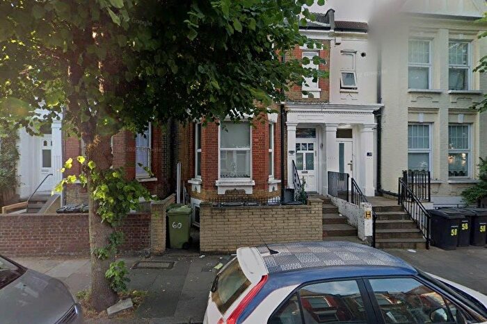 Studio To Rent In Forburg Road, London, N16