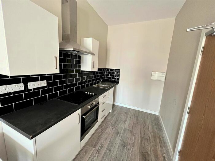 1 Bedroom Flat To Rent In Hall Ings Road, Bradford, BD1