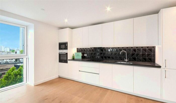 2 Bedroom Flat To Rent In Deacon Street, Elephant And Castle, London, SE17