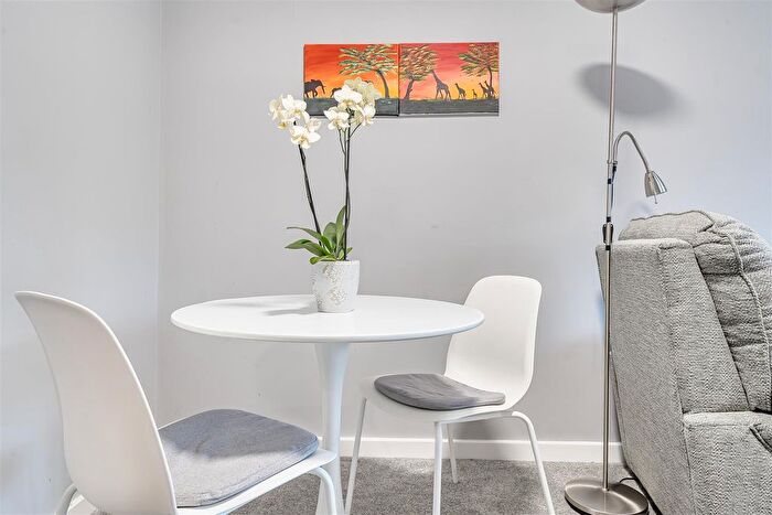 1 Bedroom Flat For Sale In Avonlea Court, Cloverdale Drive, Longwell Green, Bristol, BS30