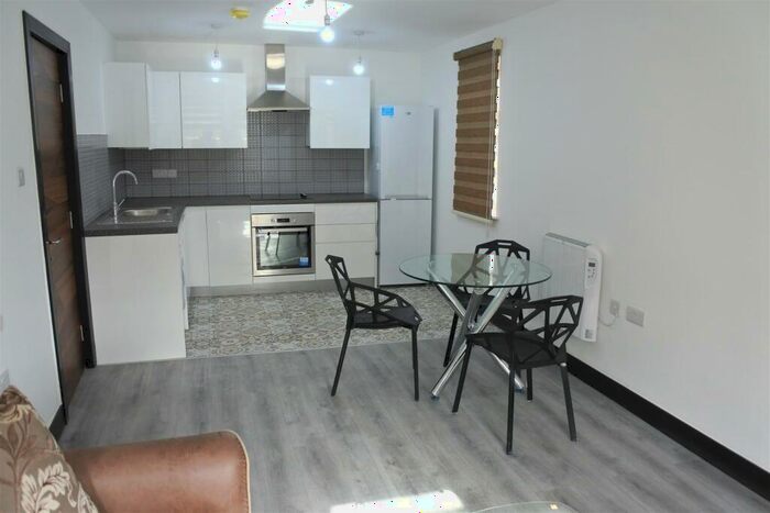 2 Bedroom Apartment To Rent In Stretford Road, Old Trafford, Manchester, M16